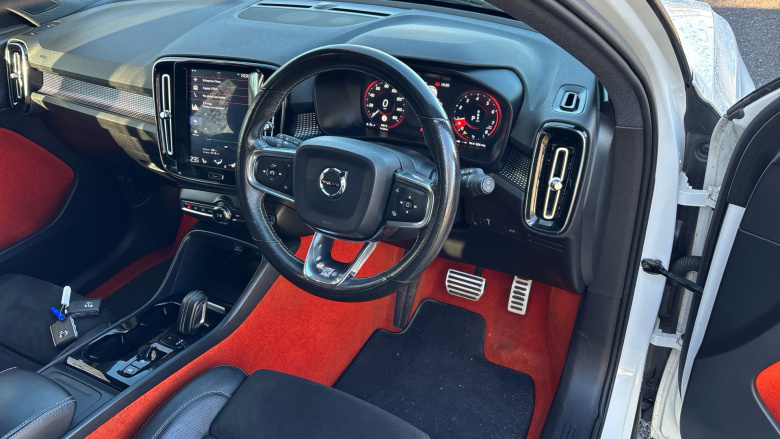 Volvo Xc40 2.0 T4 R DESIGN Pro 5dr AWD Geartronic Petrol Estate